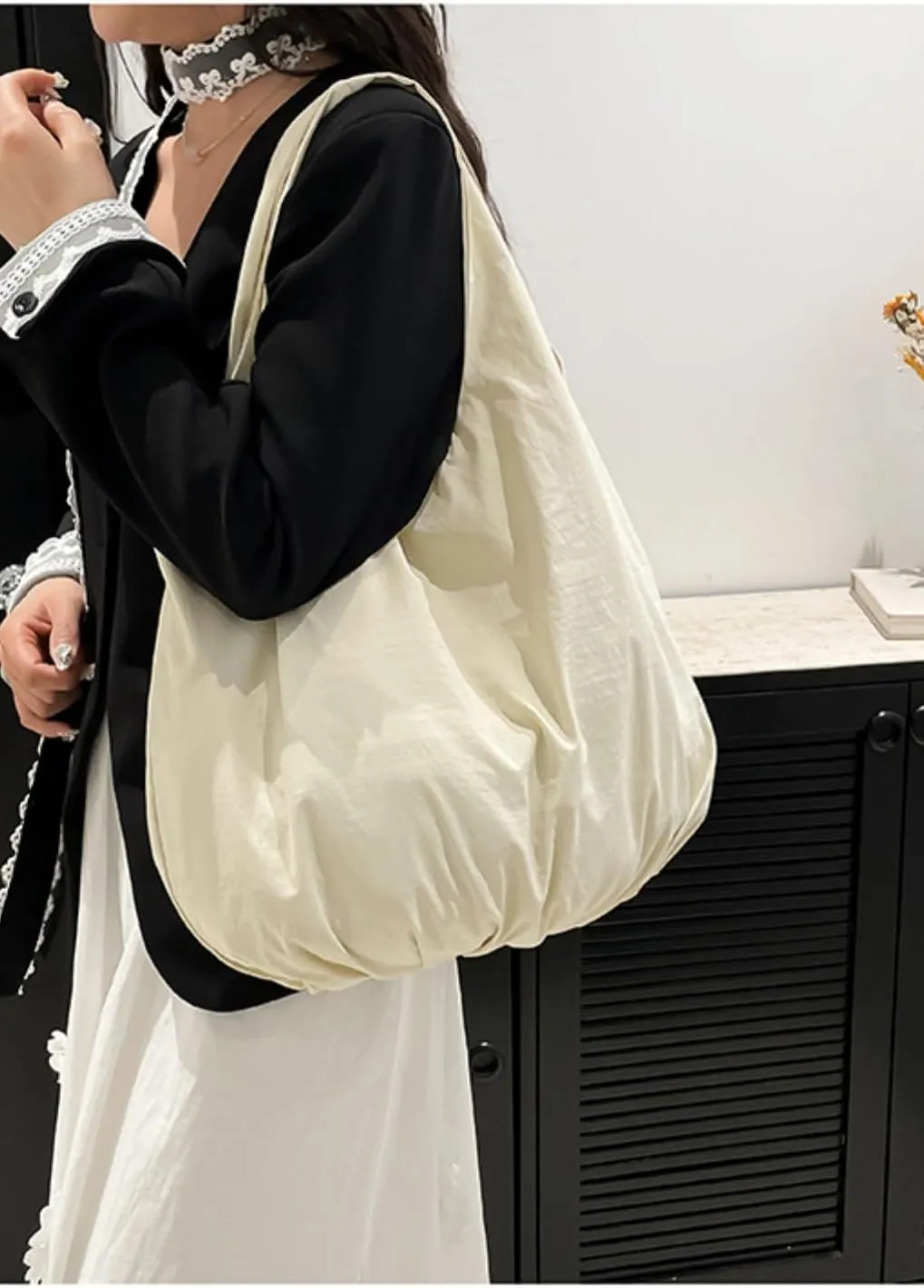 Obosoyo Slouchy Tote Bag Women 2025 Light Large Casual Shoulder Bag Pleated Bottom Bag Purse Work Commute Shopping