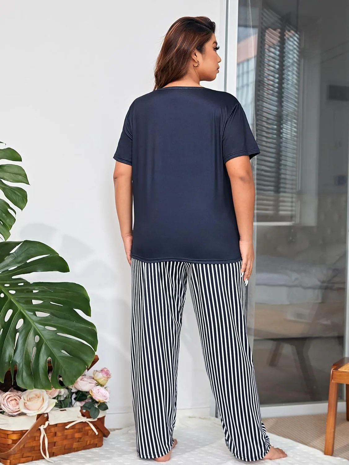 OYOANGLE Women's Plus Size 2 Piece Pajama Set Sleep Set Short Sleeve Tee Shirt and Pants Set Loungewear